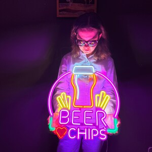 Insegna al neon con birra e patatine / Arte murale in metallo al neon per bar, pub, caverna dell'uomo / Insegna luminosa a LED / Decorazione per la casa unica e regalo per gli amanti della birra