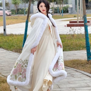 White embroidered cloak, ancient style fur collar cloak, ancient costume cloak, long velvet thickened shawl, cloak with Hanfu for women