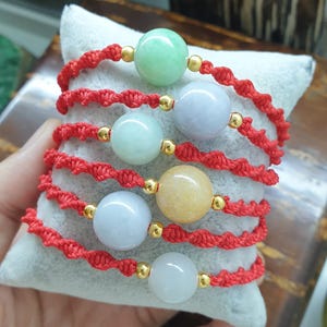 Jadeperlen-Armband mit rotem Faden, Akzente aus 24-karätigem Feingold, Typ A, natürlicher burmesischer Jadeit