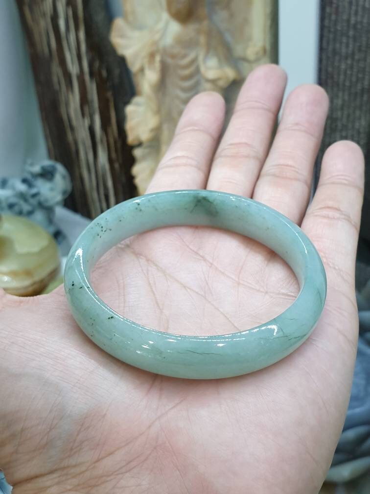 斑点のある青緑色の翡翠バングル（サイズ58）｜本物のA型翡翠 - Etsy 日本