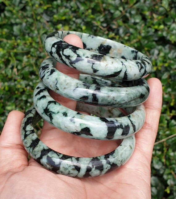 素朴なグリー翡翠ヴィンテージバングル S62 本物 タイプA ミャンマー