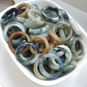 50 Random Pcs Jade Rings (wholesale, Randon Size & Color) - Etsy