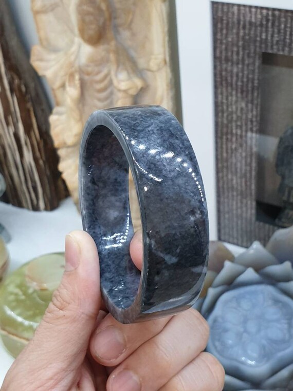 Black best sale jade bangle