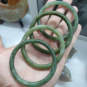 Random Pick Cylindrical Jade Bangle