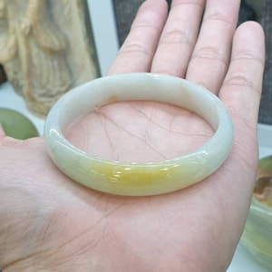 Gelber Jade Armreif