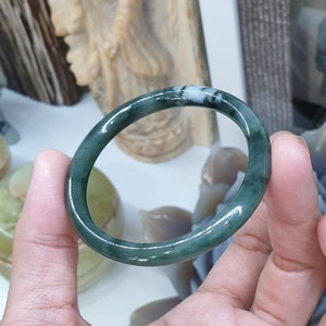 Slim Cylindrical Jade Bangle (Size 54)