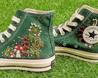 Sapatos Converse bordados personalizados Converse Chuck Taylor 1970s Sapatos Converse Mushroom Forest bordados personalizados para seu presente de casamento