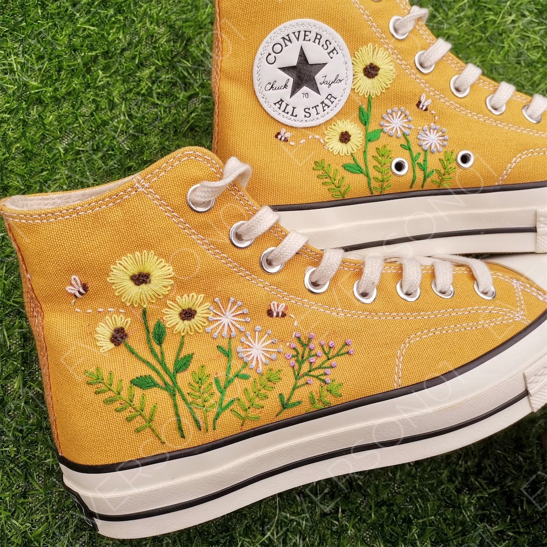 Custom Converse Embroidered Shoes Converse Chuck Taylor 1970s Embroidered Daisy Floral Bees