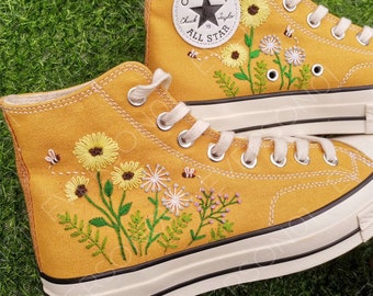 Aangepaste Converse geborduurde schoenen Converse Chuck Taylor jaren 1970 geborduurde madeliefjes bloemen bijen Converse schoenen beste cadeau voor haar