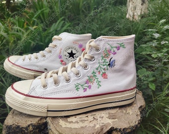 Tênis Converse Chuck Taylor All Star bordados da década de 1970 com flores e borboletas de glicínia bordadas, o melhor presente para ela