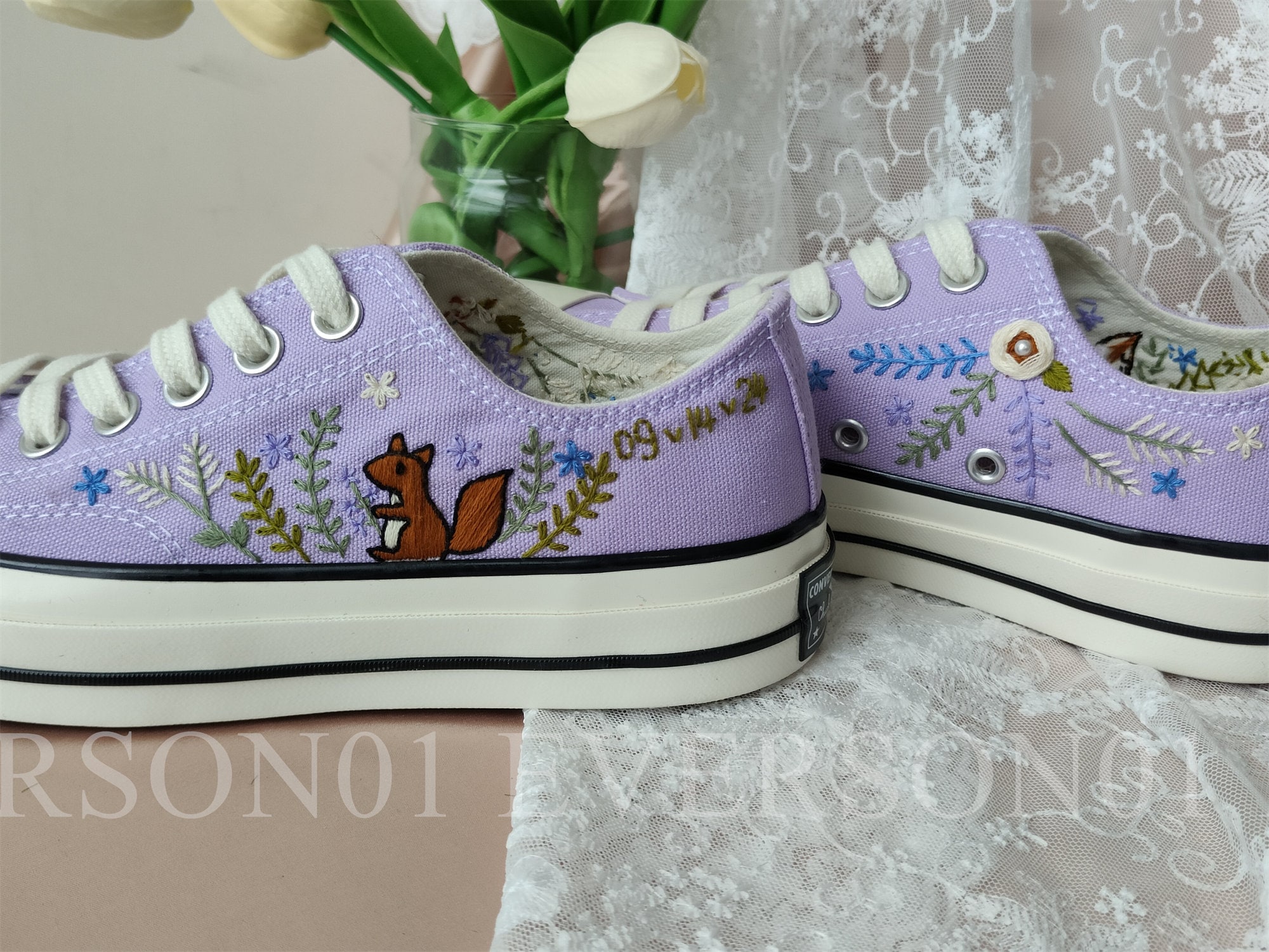 カスタム刺繍コンバース チャックテイラー 1970年代：花柄リスシューズ 