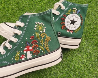Aangepaste Converse geborduurde schoenen Converse Chuck Taylor jaren 1970 aangepaste geborduurde Converse schoenen met paddenstoelenbos voor haar huwelijkscadeau