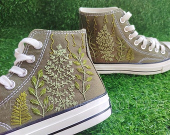 Tênis Converse Chuck Taylor All Star bordados da década de 1970 com flores e borboletas de glicínia bordadas, o melhor presente para ela