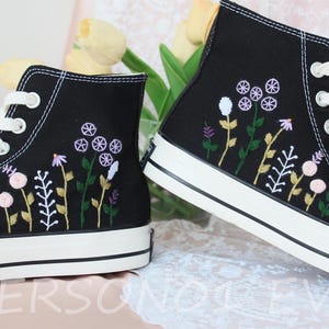 Low price Custom Converse Embroidered Shoes Converse Chuck Taylor 1970s Embroidered Bee&Daisy  Converse Shoes Best Gift for Her