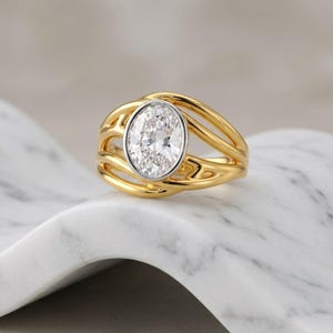 Anello di fidanzamento solitario moderno con diamante sintetico taglio ovale da 2 carati e incastonatura a castone, anello da donna con fascia a onda in argento 925, oro 9 carati, 10 carati, 14 carati e 18 carati.