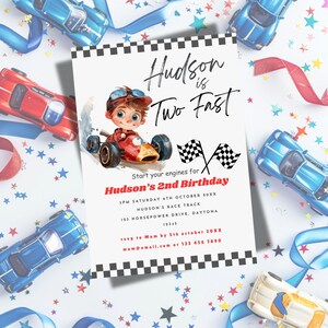 レーシングカー招待状 | 2 つの素早い誕生日招待状 | 2 つの素早い成長招待状 | 2 歳の誕生日パーティー招待状 | 編集可能な Canva テンプレート |