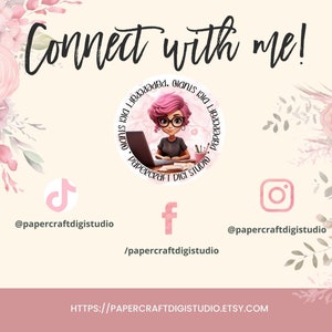 K&ouml;nnte beinhalten: Verbinde dich mit mir! Ein rosa-wei&szlig;es Blumenmuster mit einem Kreis in der Mitte, der eine Comic-Frau zeigt, die an einem Laptop arbeitet. Der Kreis tr&auml;gt den Text "Papercraft Digi Studio", der um ihn herum geschrieben ist. Unter dem Kreis befinden sich Social-Media-Icons f&uuml;r TikTok, Facebook und Instagram mit dem Benutzernamen "@papercraftdigistudio" f&uuml;r TikTok und Instagram und "/papercraftdigistudio" f&uuml;r Facebook. Der Text "HTTPS://PAPERCRAFTDIGISTUDIO.ETSY.COM" befindet sich am unteren Rand des Bildes.