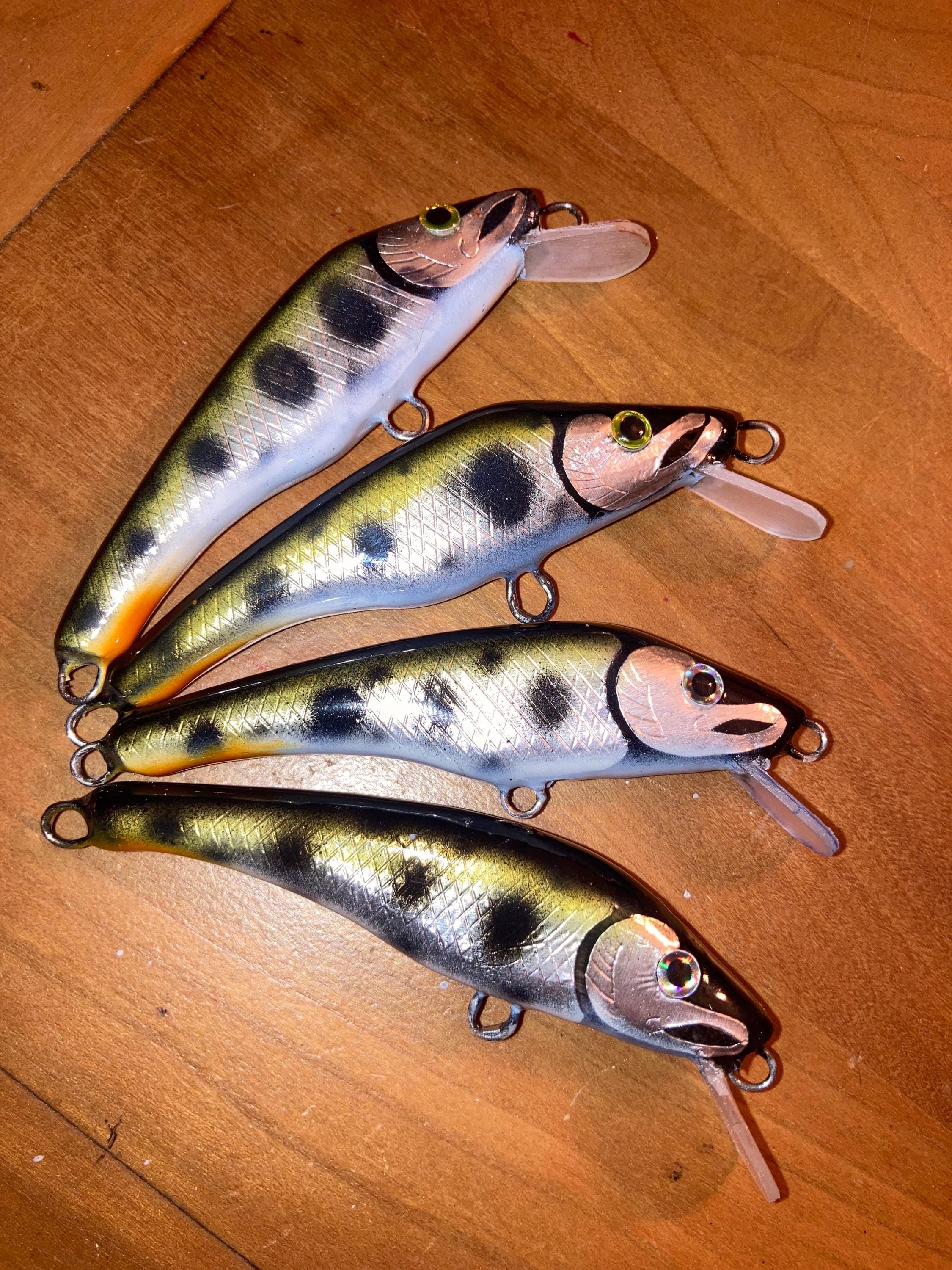 Leurre de pêche LED Minnow Wobbler appâts manivelle crochets