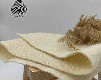Ovatta di lana naturale al 100% 190gr per cucito e artigianato. Ovatta non sbiancata e priva di sostanze tossiche. Viene venduto a metri. Per trapuntare, biancheria da letto...