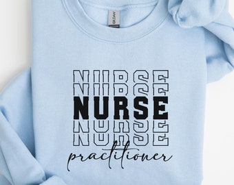 Sweat infirmière praticienne, pull infirmière praticienne, col rond infirmière praticienne, cadeau infirmière infirmière praticienne, future infirmière praticienne, infirmière praticienne pédiatrique, cadeau diplômé DNP Fnp, K311