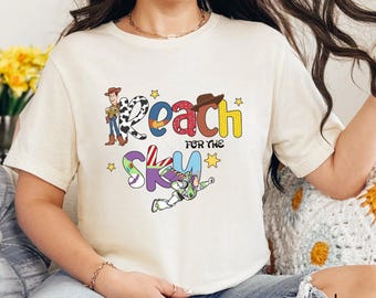 Camiseta "Toy Story: Alcanza el Cielo", camiseta de cumpleaños de Woody y Buzz, camiseta familiar de Disney, camiseta de viaje a Disneyland Toy Story, camiseta de Disney, D045