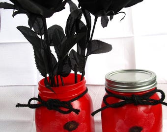 Vaso in barattolo di vetro rosso, decoupage con papavero nero, arredamento boho