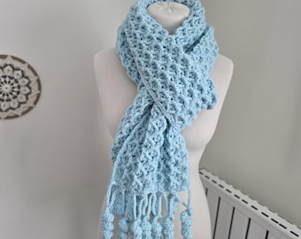 Häkelanleitung für einen Schal mit langen Quasten, PDF zum sofortigen Download, Winteraccessoires für Damen.