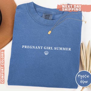 Koszulka letnia dla ciężarnej dziewczyny, koszulka Comfort Colors® Beach Pregnancy Announcement T-shirt, koszulka ujawniająca ciążę, prezent na baby shower, koszulka dla mamy