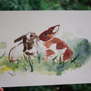 Dipinto originale ad acquerello di un coniglietto, simpatico coniglietto che si bacia, adorabile regalo artistico di un coniglietto