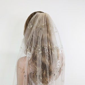 Sparkly Champagne Glitter Wedding Veil - Light Champagne Color Tulle With Large Gold Glitter, Single Tier with Gold Bridal Comb