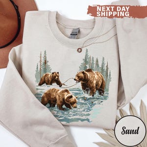 Moletom retrô com estampa de ursos pardos e cenário selvagem, traje vintage de urso dos anos 90, moletom para camping, moletom boho unissex com gola redonda