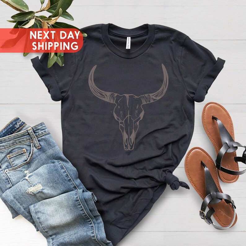 Boho Cow Skull Shirt, Howdy Shirt, Western Shirt, Cowgirl Shirt, Bull Skull Shirt, Southwest Shirt, Boho Cow Shirt, Heifer Shirt, Ranch Tee 画像 1