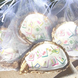 Piatto per dadi Mahjong, gioiello artigianale in stile costiero, porta anelli con tessere Mahjong e regalo per amanti del Mahjong, porta anelli a forma di conchiglia. immagine 1