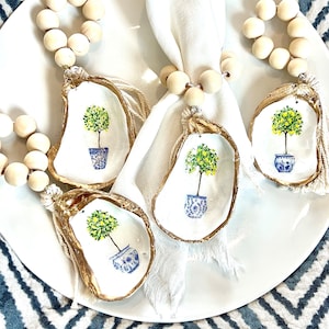 Coastal napkin ring set. Oyster shell napkin ring set. Wedding napkins. Coastal napkin rings. Oyster wedding favor. Coastal tablescape