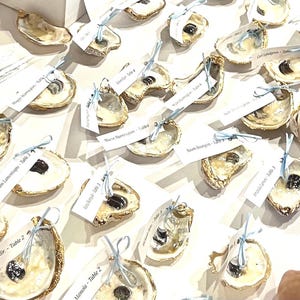 Recuerdo de fiesta de perlas y prosecco. Recuerdo de perlas y prosecco. Regalo de despedida de soltera. Regalo de despedida de soltera. Plato de conchas para recuerdo de fiesta de compromiso