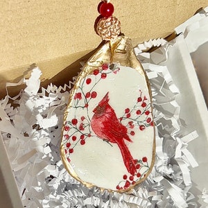 Cardinal with Red Berries Christmas Ornament. Cardinal shell Ornament. Oyster shell Christmas ornament. Loved one remembrance. Gift Under 20