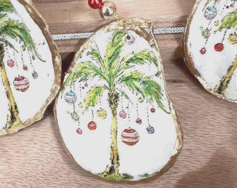 Ornament palmboomoesterschelp. Kerstornament met schelp. Palmboomornament. Kustkerstversiering. Tropisch kerstornament