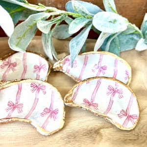 PINK BOWS Baby shower favor coquette shell dish. Oyster ring Dish pink bow girl baby shower favor. Bridal shower favor. Gender reveal favor