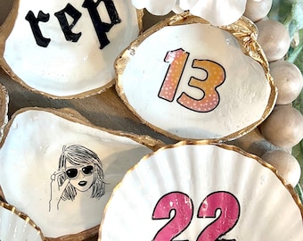 Swiftie party favor idea. Happy Birth-tay favor Taylor themed shell dish. Swiftie gift idea. Birthtay party favor goody bag. Taylor party