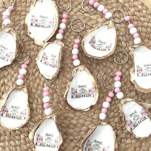 Charleston bachelorette favor idea. Rainbow row Charleston shell keychain. Charleston Girls trip gift. Charleston trip key chain souvenir
