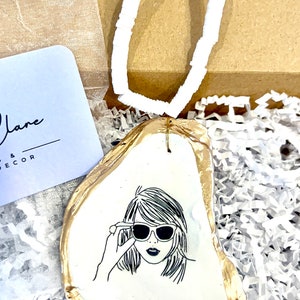 Swiftie friendship bracelet ornament gift box. Swiftie gift handmade car Ornament & bracelet. Birth-tay gift idea. Swiftie gift idea