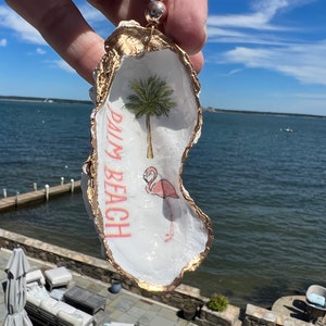 Palm Beach oyster shell Ornament. Palm beach wedding favor. Palm beach coastal favor. Palm beach christmas ornament. Palm beach Souvenir.