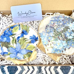 Blue Floral Scallop shell set of two trinket jewelry ring AirPod dish. Beach house decor idea with hydrangeas. Coastal hostess gift idea