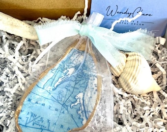 Marthas Vineyard bachelorette party favor idea shell dish. Martha’s Vineyard map trinket jewelry or AirPod dish. Cape cod bachelorette idea