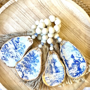 Coastal wedding decor idea napkin ring. Blue toile beachy place setting. Chinoiserie blue decor. Hamptons event coastal decor bulk discount