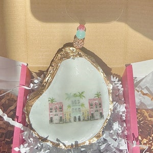 CHARLESTON OYSTER SHELL Ornament. Rainbow row Charleston christmas ornament. Handmade Charleston Souvenir. Charleston bachelorette favor