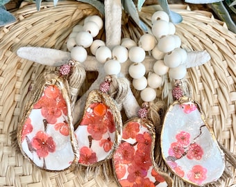 Palm beach table decor shell napkin ring. Palm beach wedding table setting tropical cherry blossoms. Palm Beach gala dinner party decor idea