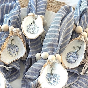 Preppy Thanksgiving decor. Fall décor chinoiserie chic. Chinoiserie pumpkin table decor. Chinoiserie table setting. Chinoiserie dinner party