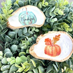 Tarjeta con nombre para la mesa de Acción de Gracias. Idea personalizable para la decoración de la mesa de Acción de Gracias. Tarjeta con nombre para Acción de Gracias. Idea para organizar una cena de Acción de Gracias.