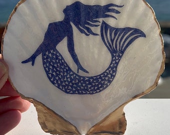 Mermaid ring dish. Mermaid shell dish. Decoupaged oyster ring dish. Mermaid Soap dish. Beach decor. Mermaid theme decor.